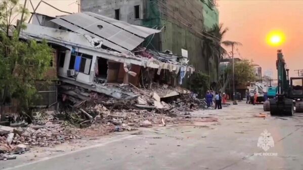 وزارة حالات الطوارئ الروسية تزيل آثار الزلزال الذي ضرب ميانمار - سبوتنيك عربي