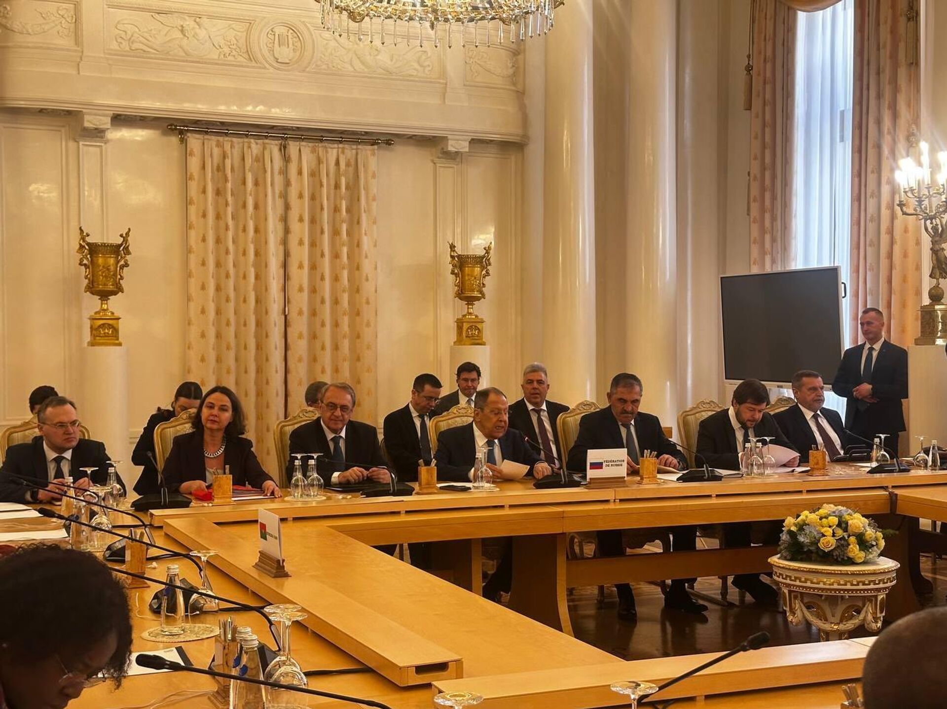 وزير الخارجية الروسي سيرغي لافروف، يعقد مؤتمرا صحفيا عقب اجتماع مع وزراء خارجية تحالف دول الساحل الأفريقي في موسكو. - سبوتنيك عربي, 1920, 03.04.2025