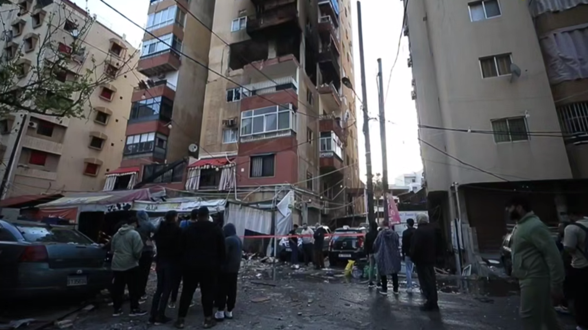 صورة للشقة السكنية التي استهدفتها إسرائيل في مدينة صيدا جنوبي لبنان، ما أسفر عن مقتل قيادي في حركة حماس

 - سبوتنيك عربي, 1920, 04.04.2025