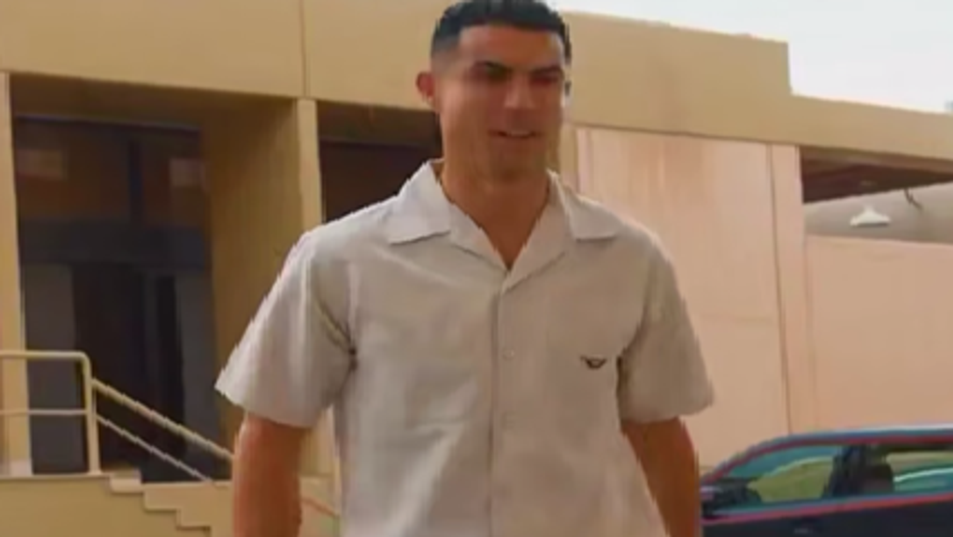 النجم البرتغالي كريستيانو رونالدو خلال توجه إلى تدريبات نادي النصر السعودي - سبوتنيك عربي, 1920, 04.04.2025