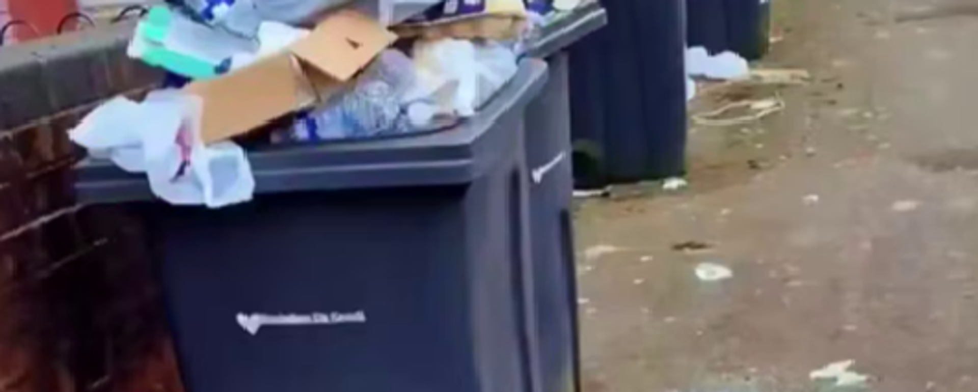 صورة لشوارع مدينة برمنغهام البريطانية وهي ممتلئ بالقمامة نتيجة إضراب عمال النظافة - سبوتنيك عربي, 1920, 04.04.2025