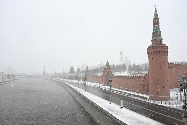 نهر موسكو ومبنى الكرملين في العاصمة موسكو - سبوتنيك عربي