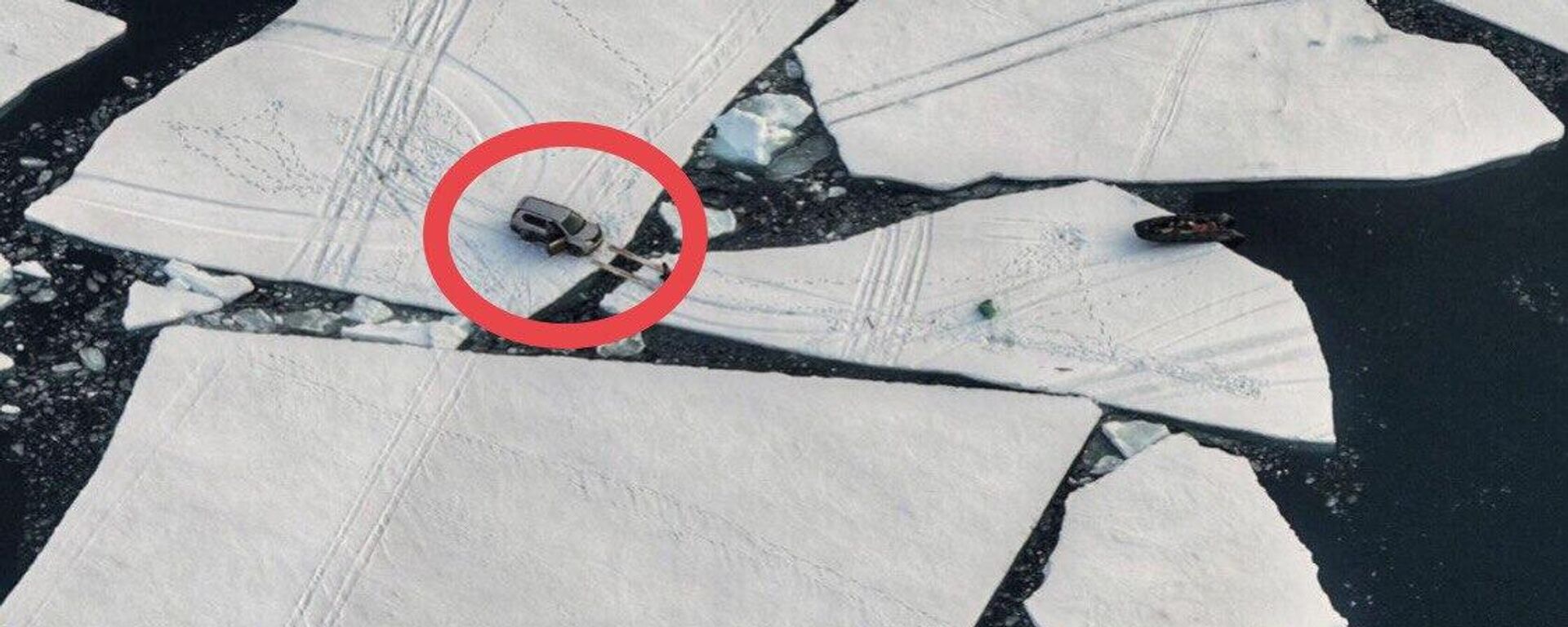 عملية أنقاذ روسية غير عادية لسيارات يابانية عالقة في قلب جليد ماجدان  - سبوتنيك عربي, 1920, 07.04.2025