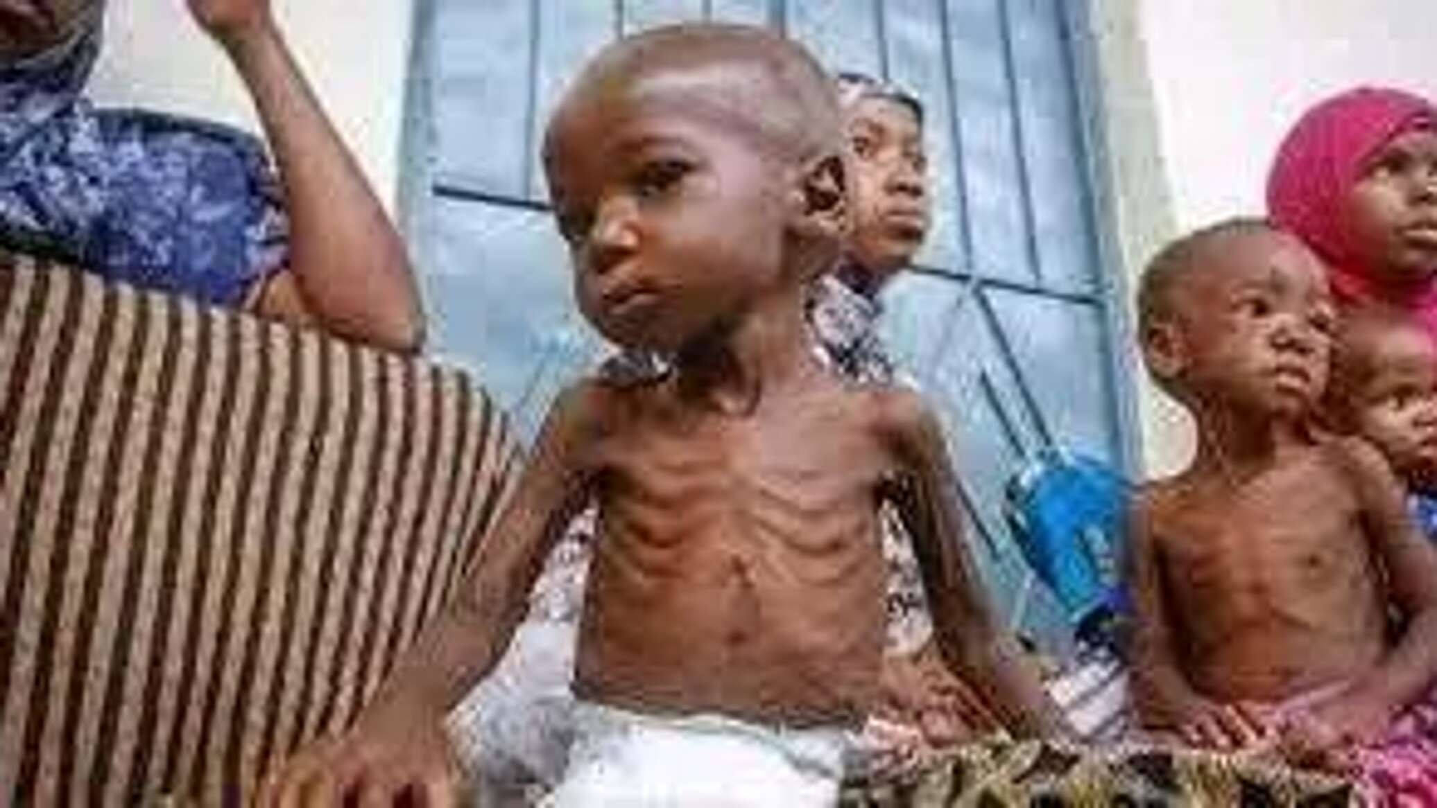 إدانات واسعة لاستهداف مخيمين للنازحين في دارفور غربي السودان