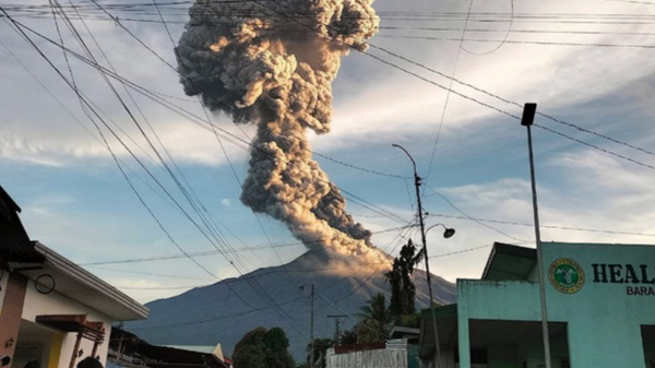 مشاهد مرعبة لثوران بركان كانلاون في الفلبين - سبوتنيك عربي