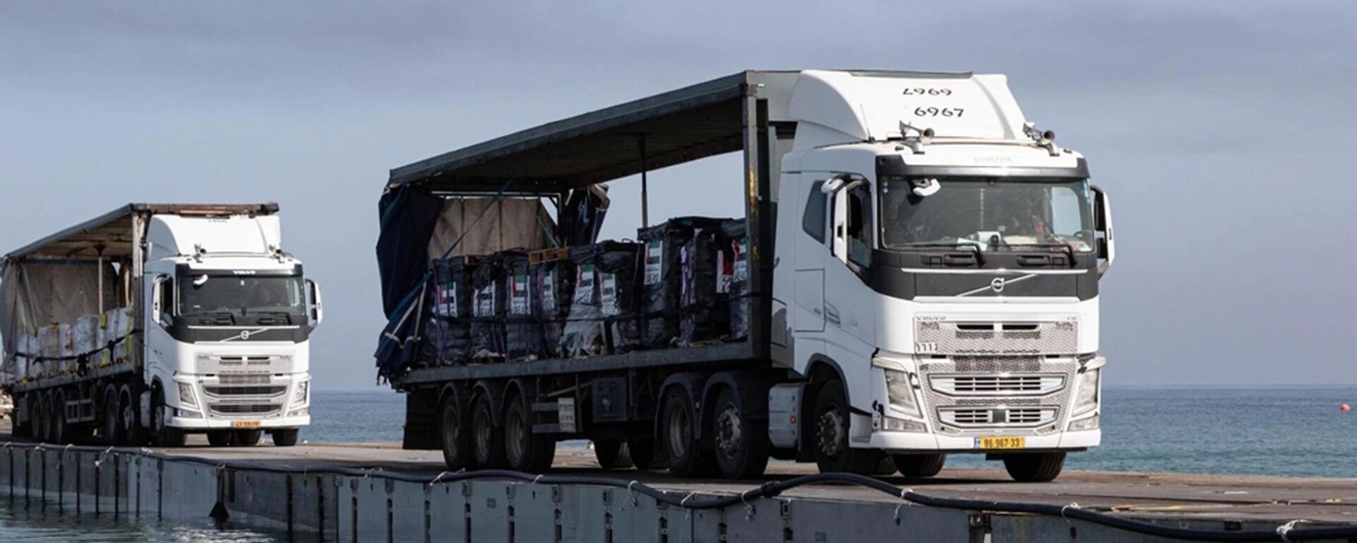 شاحنات مساعدات إنسانية من الوكالة الأمريكية للتنمية الدولية الى غزة - سبوتنيك عربي, 1920, 27.05.2025