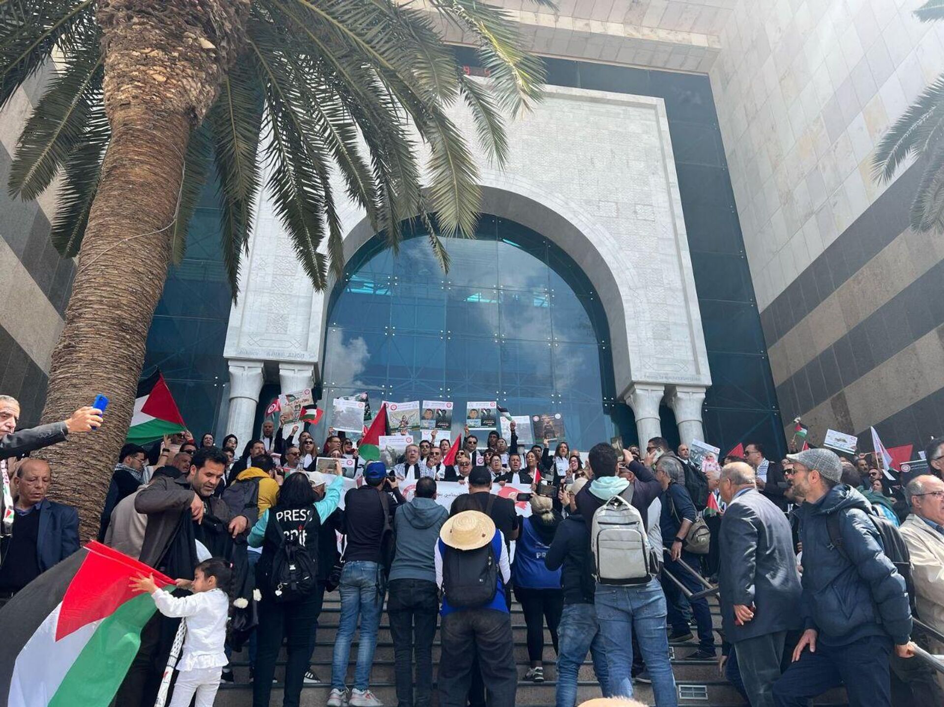 محامو تونس في مسيرة تنددا بالحرب في غزة وللمطالبة بوقف العدوان - سبوتنيك عربي, 1920, 09.04.2025