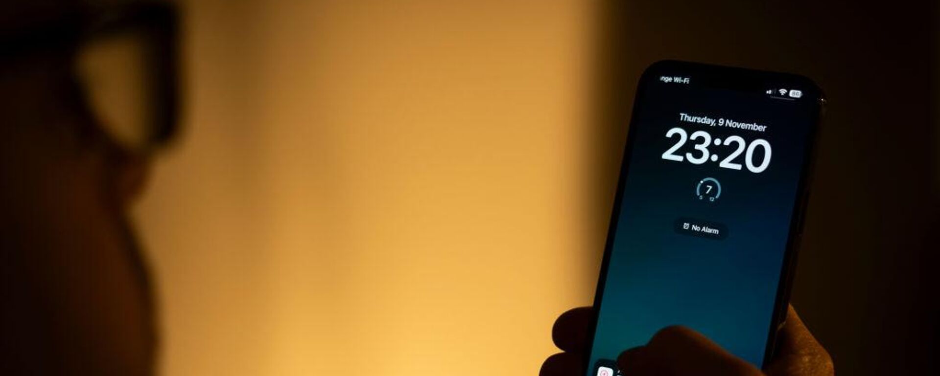 استخدام الهاتف قبل النوم - سبوتنيك عربي, 1920, 10.04.2025