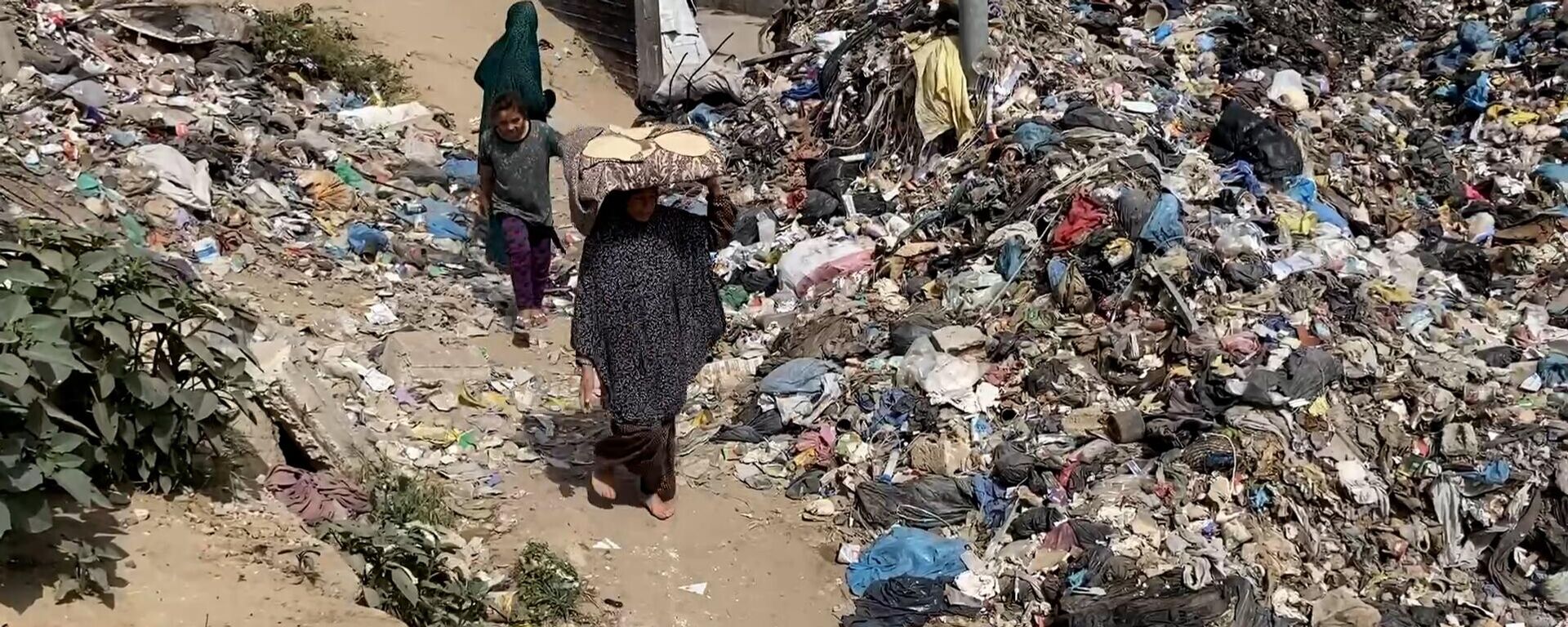 نازحون في غزة يواجهون الجوع والمرض وسط مكب النفايات  - سبوتنيك عربي, 1920, 11.04.2025