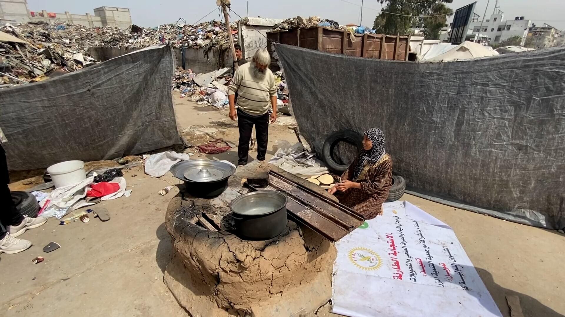 نازحون في غزة يواجهون الجوع والمرض وسط مكب النفايات  - سبوتنيك عربي, 1920, 10.04.2025
