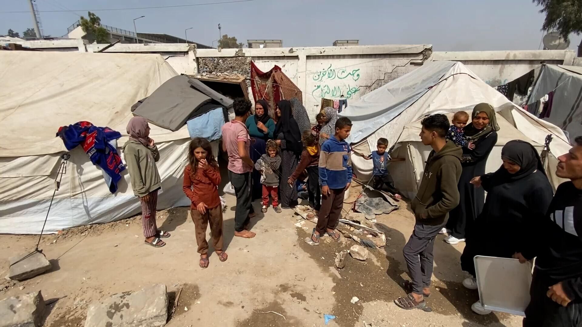 نازحون في غزة يواجهون الجوع والمرض وسط مكب النفايات  - سبوتنيك عربي, 1920, 10.04.2025