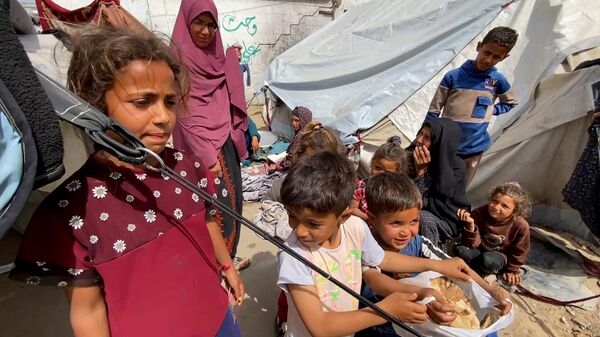 نازحون في غزة يواجهون الجوع والمرض وسط مكب النفايات  - سبوتنيك عربي