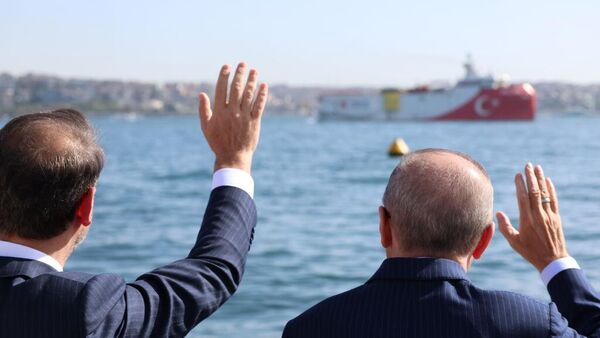 الرئيس التركي رجب طيب أردوغان يراقب إبحار سفينة التنقيب عن النفط المتجه إلى الصومال - سبوتنيك عربي