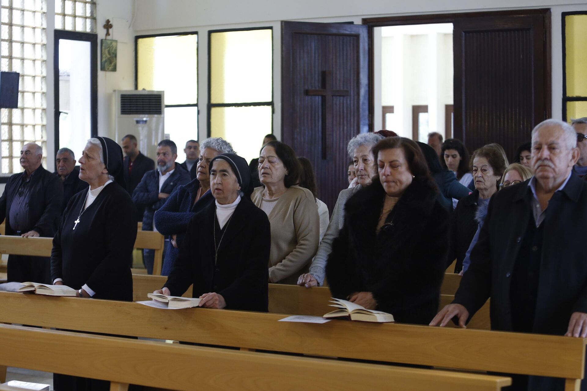 رغم مشاهد الدمار التي خلفتها الحرب في جنوب لبنان.. إحياء أحد الشعانين ببلدة علما الشعب رغم مشاهد الدمار التي خلفتها الحرب في جنوب لبنان.. إحياء أحد الشعانين ببلدة علما الشعب - سبوتنيك عربي, 1920, 13.04.2025