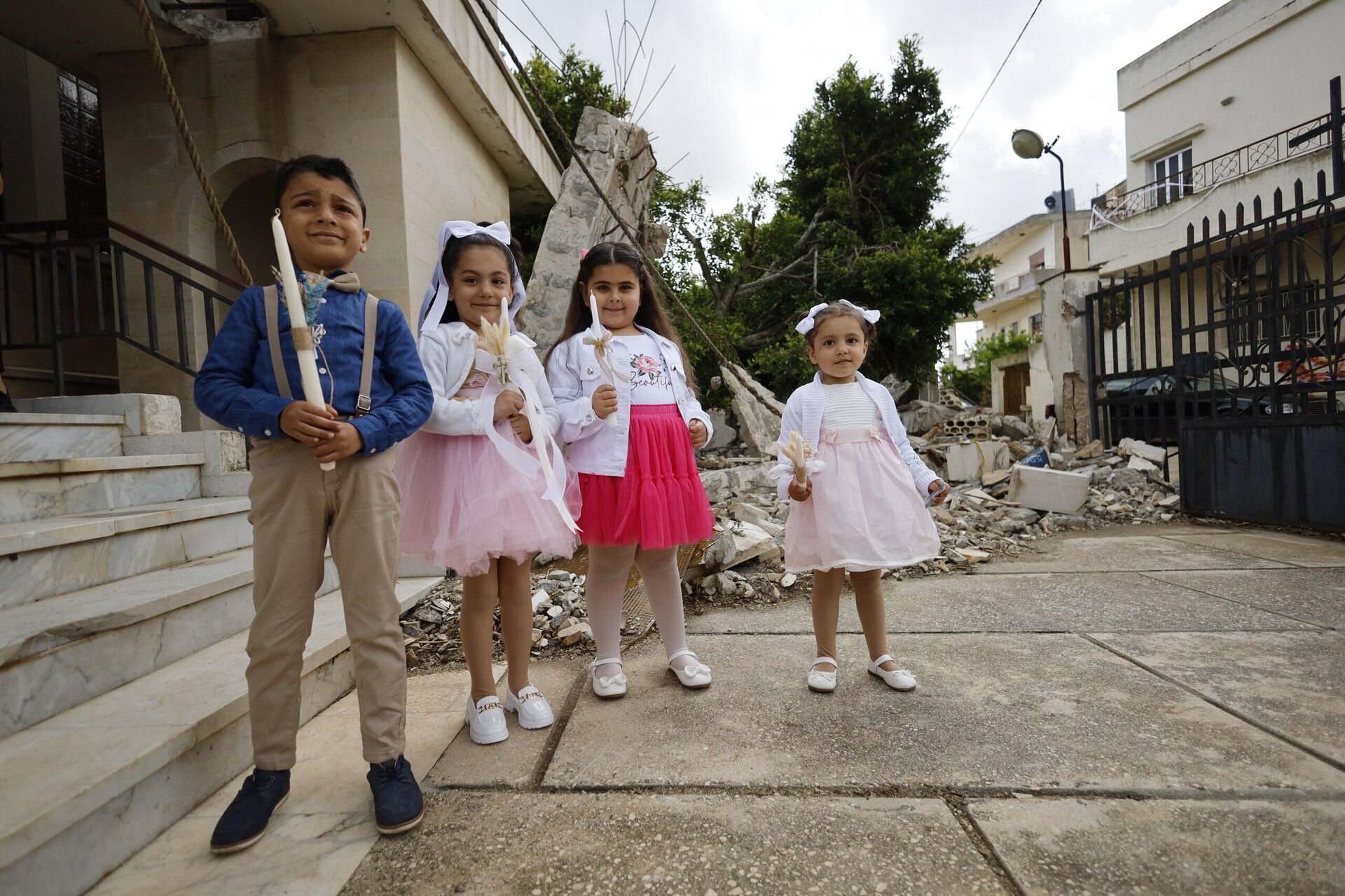 رغم مشاهد الدمار التي خلفتها الحرب في جنوب لبنان.. إحياء أحد الشعانين ببلدة علما الشعب رغم مشاهد الدمار التي خلفتها الحرب في جنوب لبنان.. إحياء أحد الشعانين ببلدة علما الشعب - سبوتنيك عربي, 1920, 13.04.2025