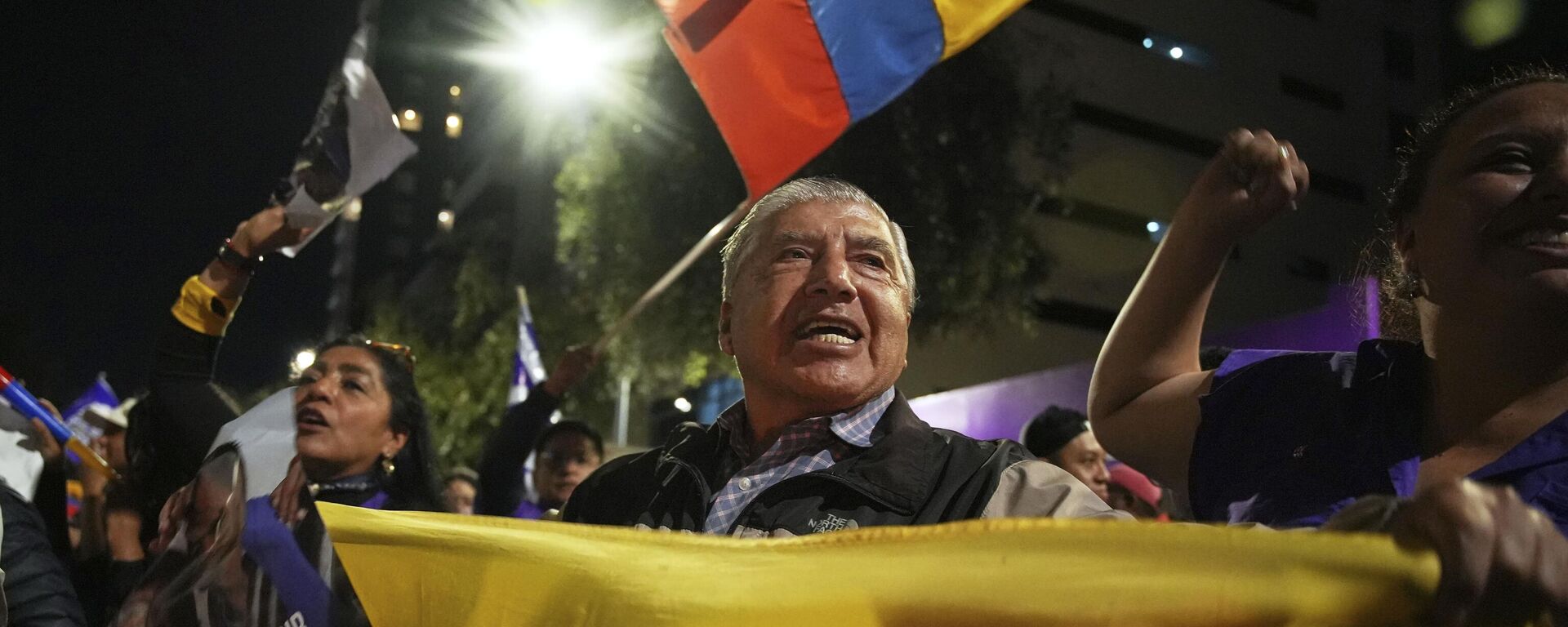 يحتفل أنصار الرئيس دانييل نوبوا بالنتائج الأولية التي أظهرت تقدمه في جولة الإعادة في الانتخابات الرئاسية في أولون بالإكوادور، الأحد 13 أبريل/نيسان 2025 - سبوتنيك عربي, 1920, 14.04.2025