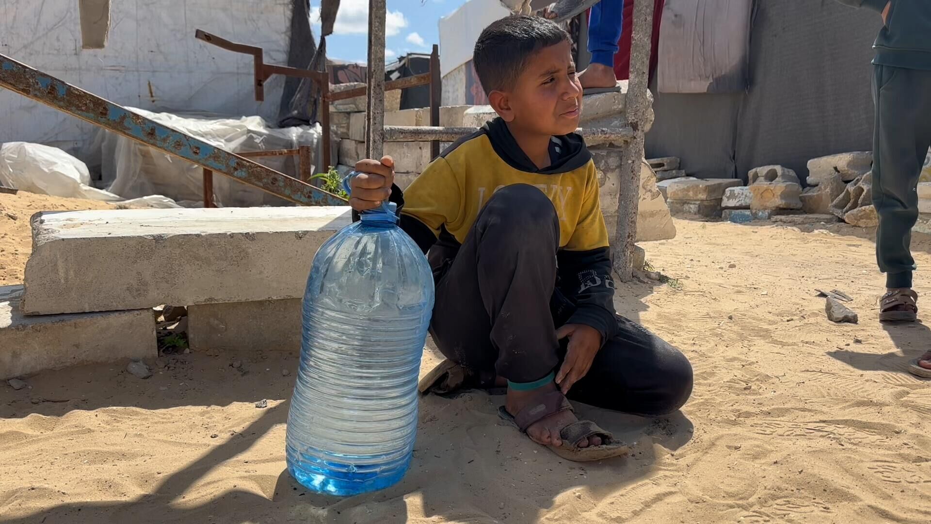 تفاقم أزمة المياه في قطاع غزة تعمق معاناة السكان تفاقم أزمة المياه في قطاع غزة تعمق معاناة السكان - سبوتنيك عربي, 1920, 15.04.2025