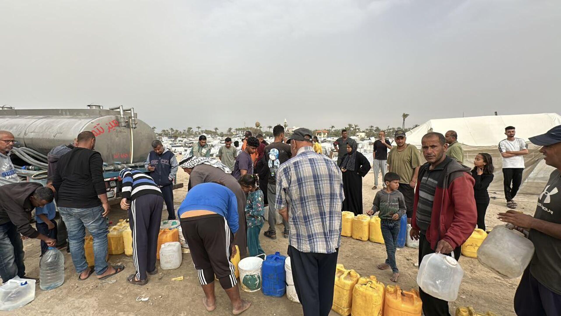 تفاقم أزمة المياه في قطاع غزة يعمق معاناة السكان تفاقم أزمة المياه في قطاع غزة يعمق معاناة السكان - سبوتنيك عربي, 1920, 16.04.2025