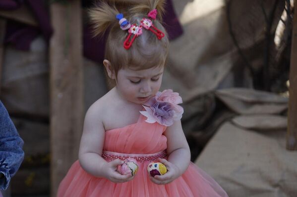 وأكد عدد من أبناء رميش أن هذه المناسبة أظهرت إصرار الأهالي على التمسك بأرضهم والبقاء في بلدتهم رغم الظروف الصعبة، في رسالة واضحة على صمود الجنوب وأهله - سبوتنيك عربي