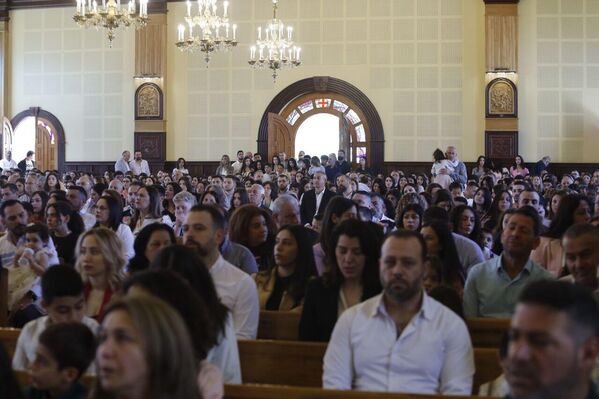 وفي بلدة رميش الحدودية، المحاذية لعدد من المواقع والمستوطنات الإسرائيلية، شكّل العيد مناسبة جمعت أبناء البلدة. - سبوتنيك عربي