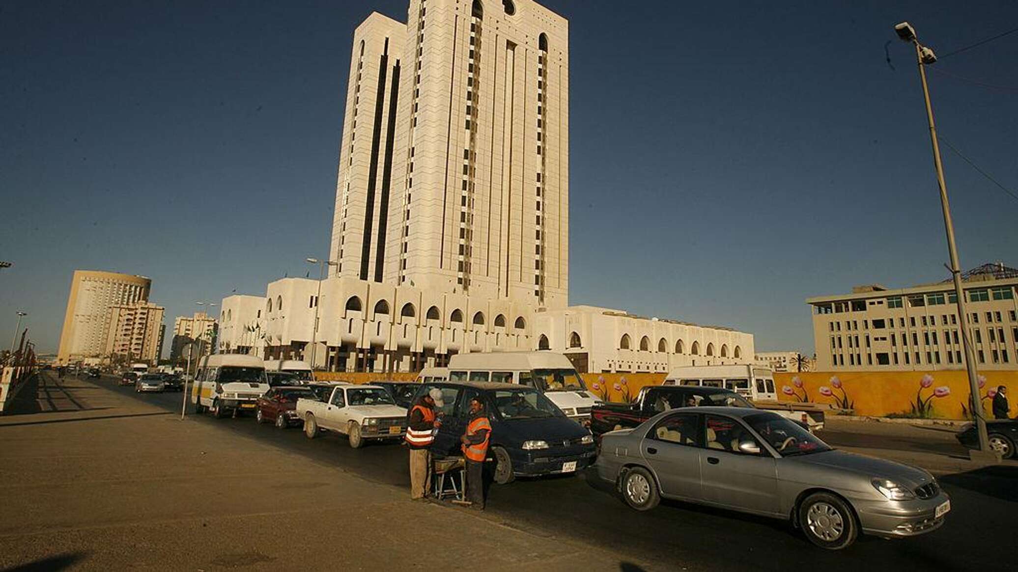 البرلمان العربي يدعو لتوحيد الحكومة الليبية والتوافق لإجراء الانتخابات