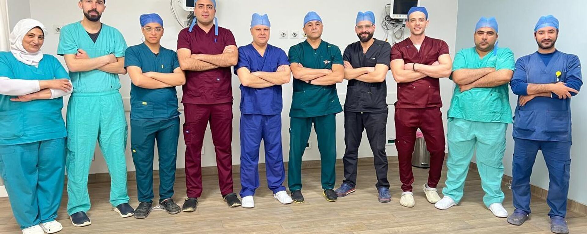 فريق طبي ينجح في إعادة توصيل يد مبتورة بالكامل بمجمع السويس الطبي - سبوتنيك عربي, 1920, 22.04.2025