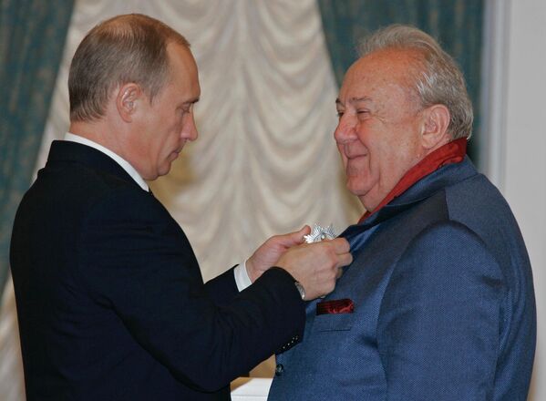 الرئيس الروسي فلاديمير بوتين يمنح تسيريتيلي  وسام &quot;الاستحقاق للوطن&quot; من الدرجة الرابعة. - سبوتنيك عربي