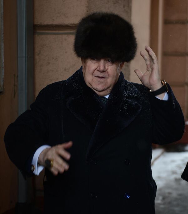 تسيريتيلي في حفل الكشف عن لوحة تذكارية للشاعر سيرغي ميخالكوف على جدار المنزل 35 في شارع بوفارسكايا في موسكو. - سبوتنيك عربي