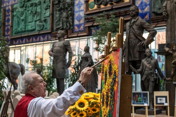  تسيريتيلي في فصله الدراسي الرئيسي في متحف ومجمع المعارض التابع للأكاديمية الروسية للفنون. - سبوتنيك عربي