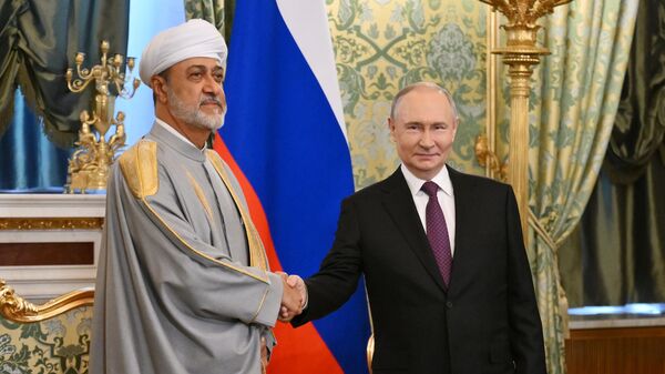 الرئيس فلاديمير بوتين يلتقي بسلطان عُمان هيثم بن طارق آل سعيد في موسكو - سبوتنيك عربي