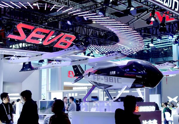 النموذج الأولي لسيارة "Sagittarius SEVB" الطائرة في معرض شنغهاي الدولي لصناعة السيارات الحادي والعشرين (أوتو شنغهاي 2025). - سبوتنيك عربي