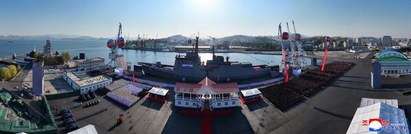 صورة جانبية تظهر المدمرة الجديدة وهي تتحضر للانطلاق. - سبوتنيك عربي