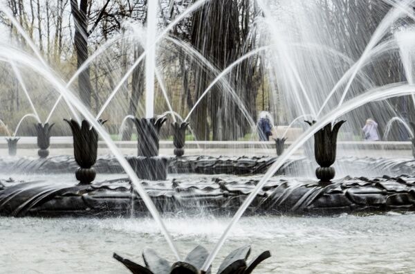 نوافير "سلافا" في حديقة النصر في سانت بطرسبورغ. - سبوتنيك عربي