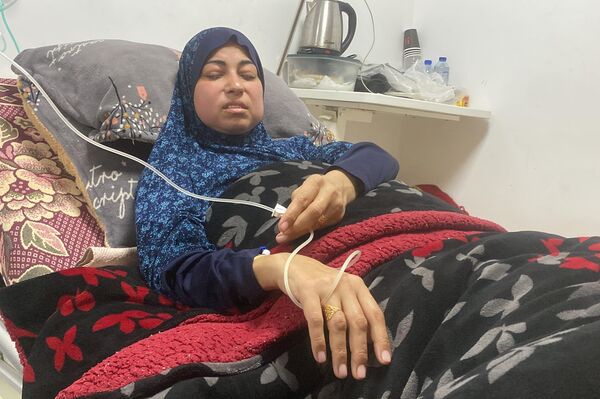 نيفين أبو زيادة... مريضة سرطان نيفين أبو زيادة... مريضة سرطان - سبوتنيك عربي