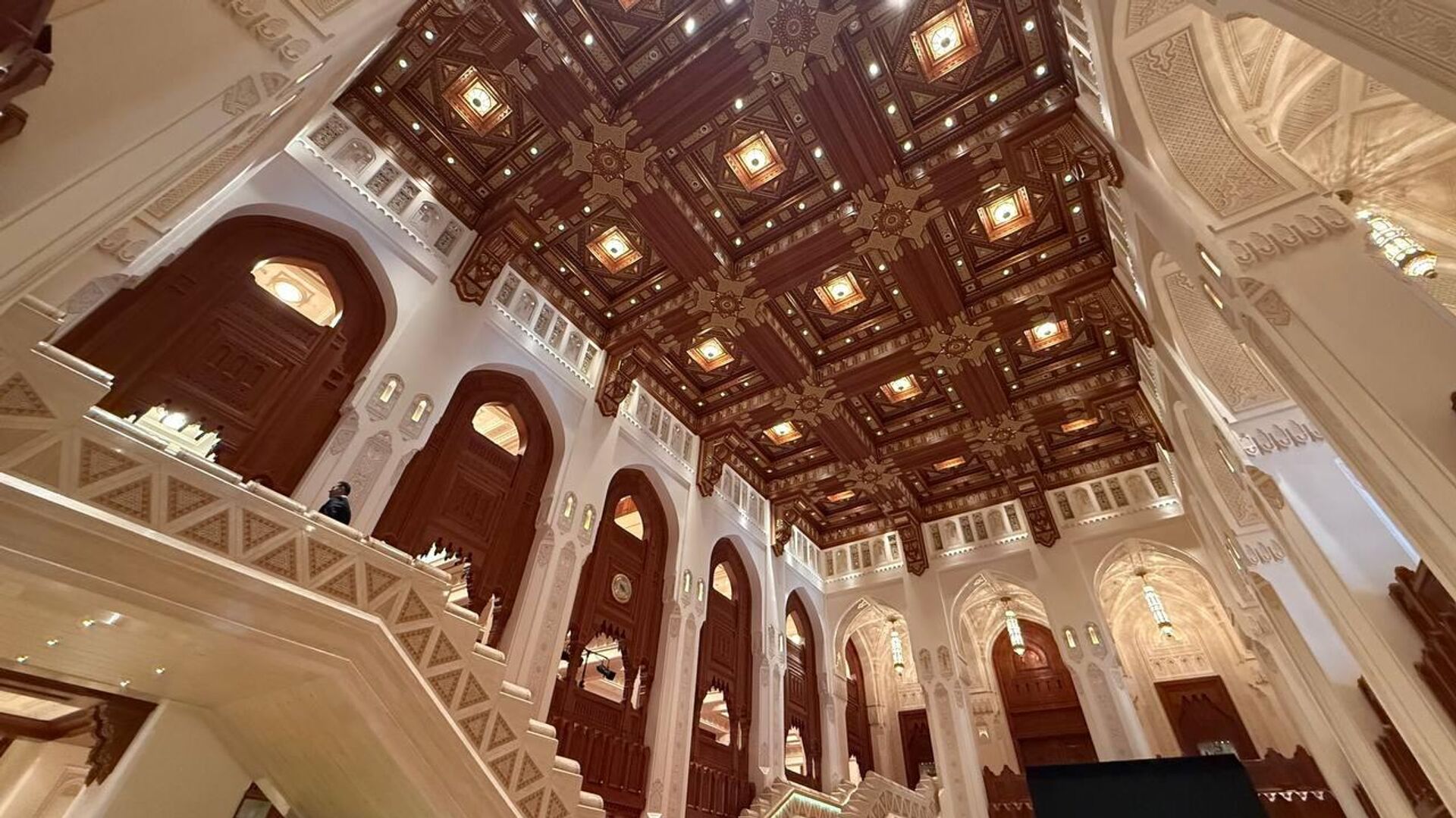 دار الأوبرا في سلطنة عمان... تحفة معمارية تنبض بروح الثقافات المتعددة دار الأوبرا في سلطنة عمان... تحفة معمارية تنبض بروح الثقافات المتعددة - سبوتنيك عربي, 1920, 29.04.2025