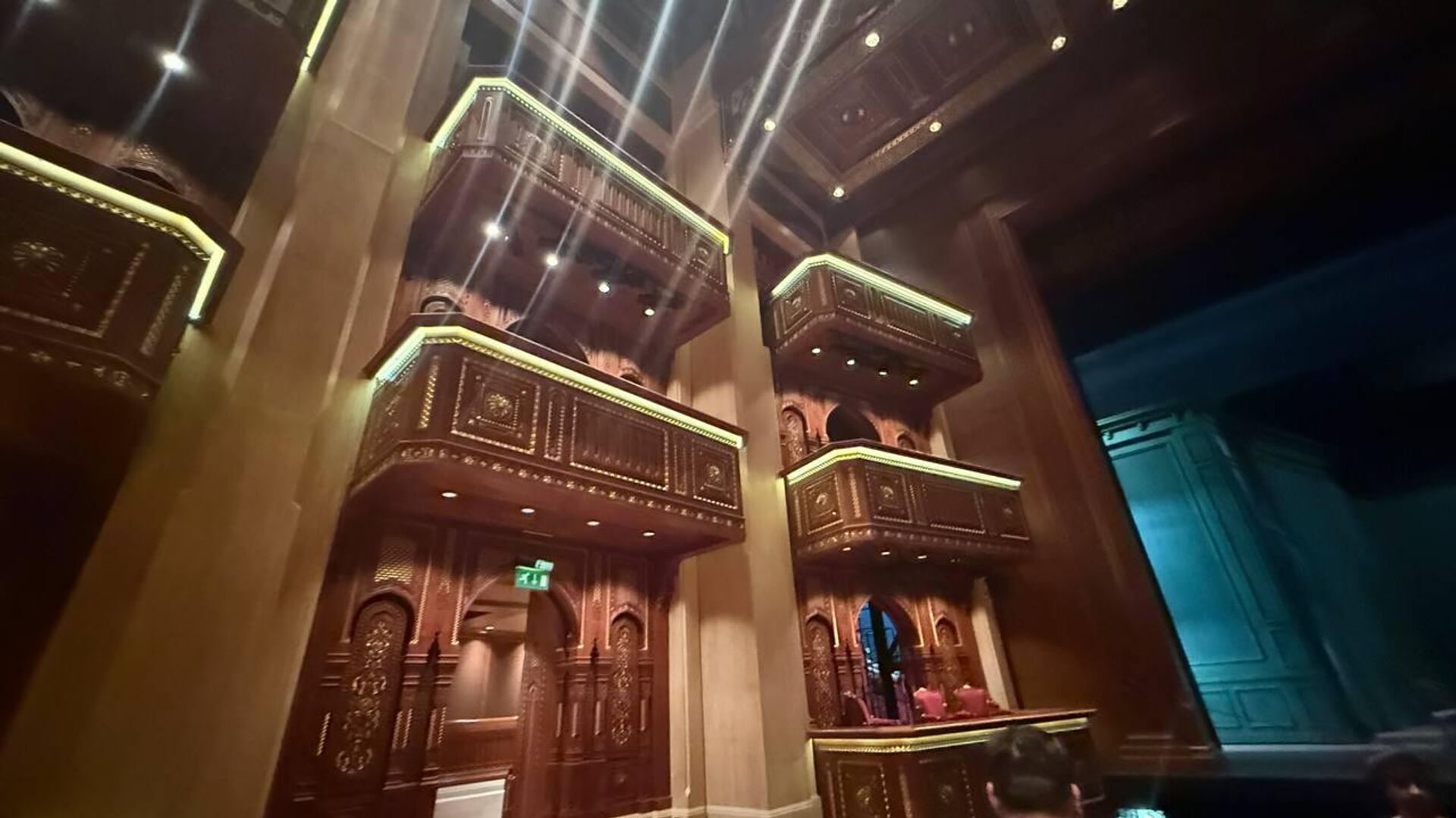 دار الأوبرا في سلطنة عمان... تحفة معمارية تنبض بروح الثقافات المتعددة دار الأوبرا في سلطنة عمان... تحفة معمارية تنبض بروح الثقافات المتعددة - سبوتنيك عربي, 1920, 29.04.2025