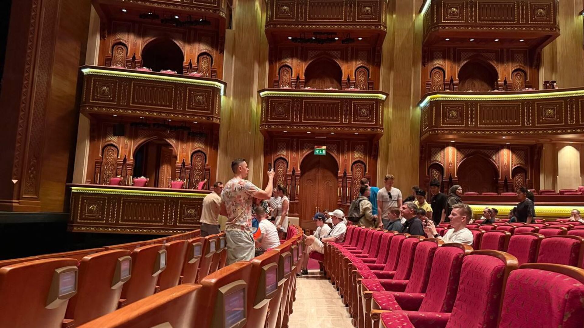 دار الأوبرا في سلطنة عمان... تحفة معمارية تنبض بروح الثقافات المتعددة دار الأوبرا في سلطنة عمان... تحفة معمارية تنبض بروح الثقافات المتعددة - سبوتنيك عربي, 1920, 29.04.2025