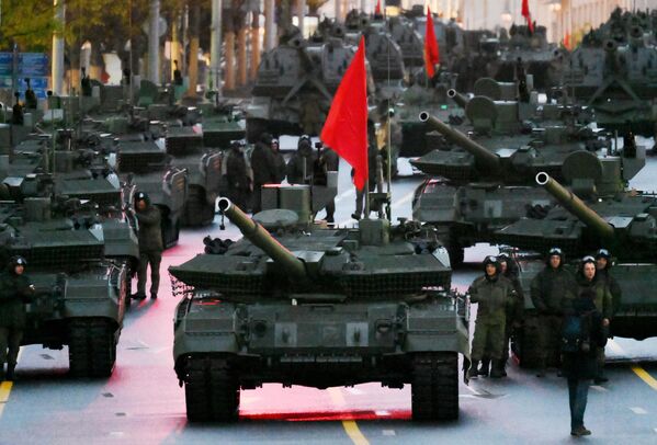 دبابة تي-90 إم في بروفة العرض العسكري في موسكو تكريما للذكرى الثمانين للنصر في الحرب الوطنية العظمى دبابة تي-90 إم في بروفة العرض العسكري في موسكو تكريما للذكرى الثمانين للنصر في الحرب الوطنية العظمى - سبوتنيك عربي