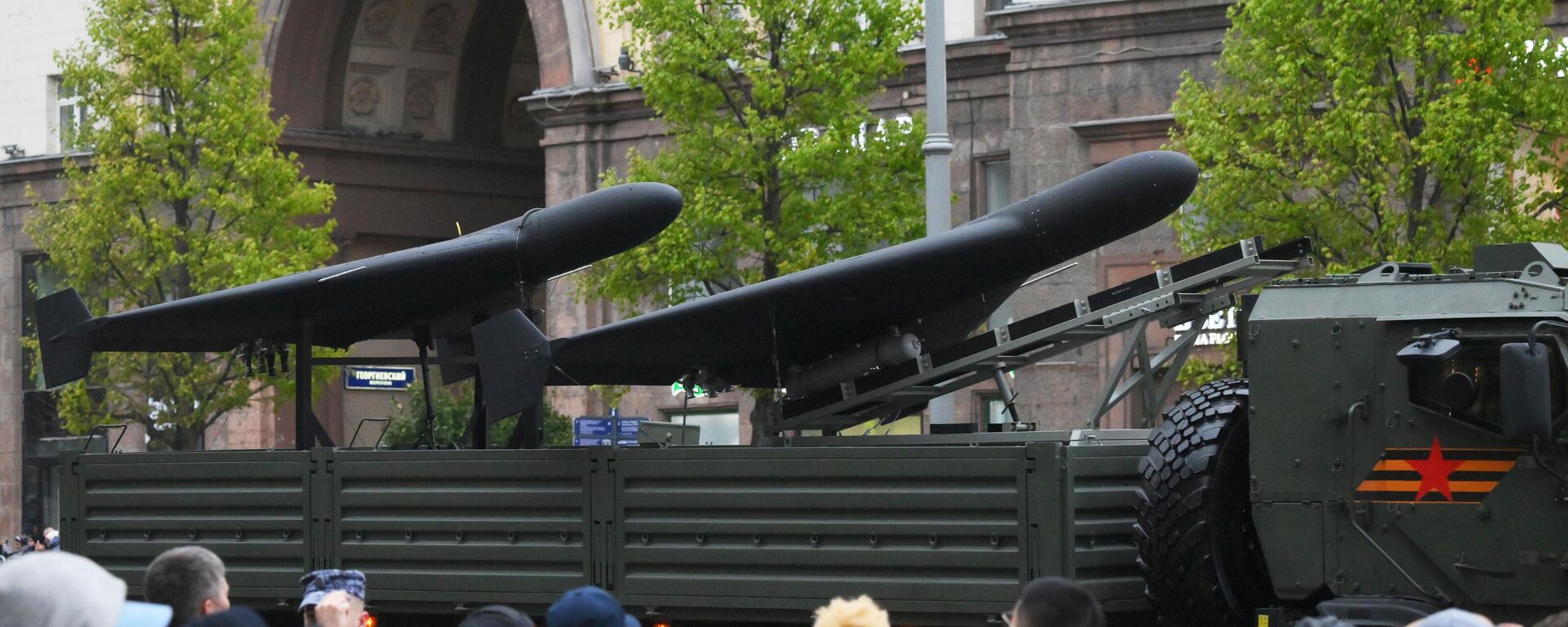 طائرات بدون طيار من طراز غيران-2 في الجزء الخلفي من شاحنة كاماز خلال بروفة العرض العسكري تكريمًا للذكرى الثمانين للنصر في الحرب الوطنية العظمى - سبوتنيك عربي, 1920, 12.08.2025