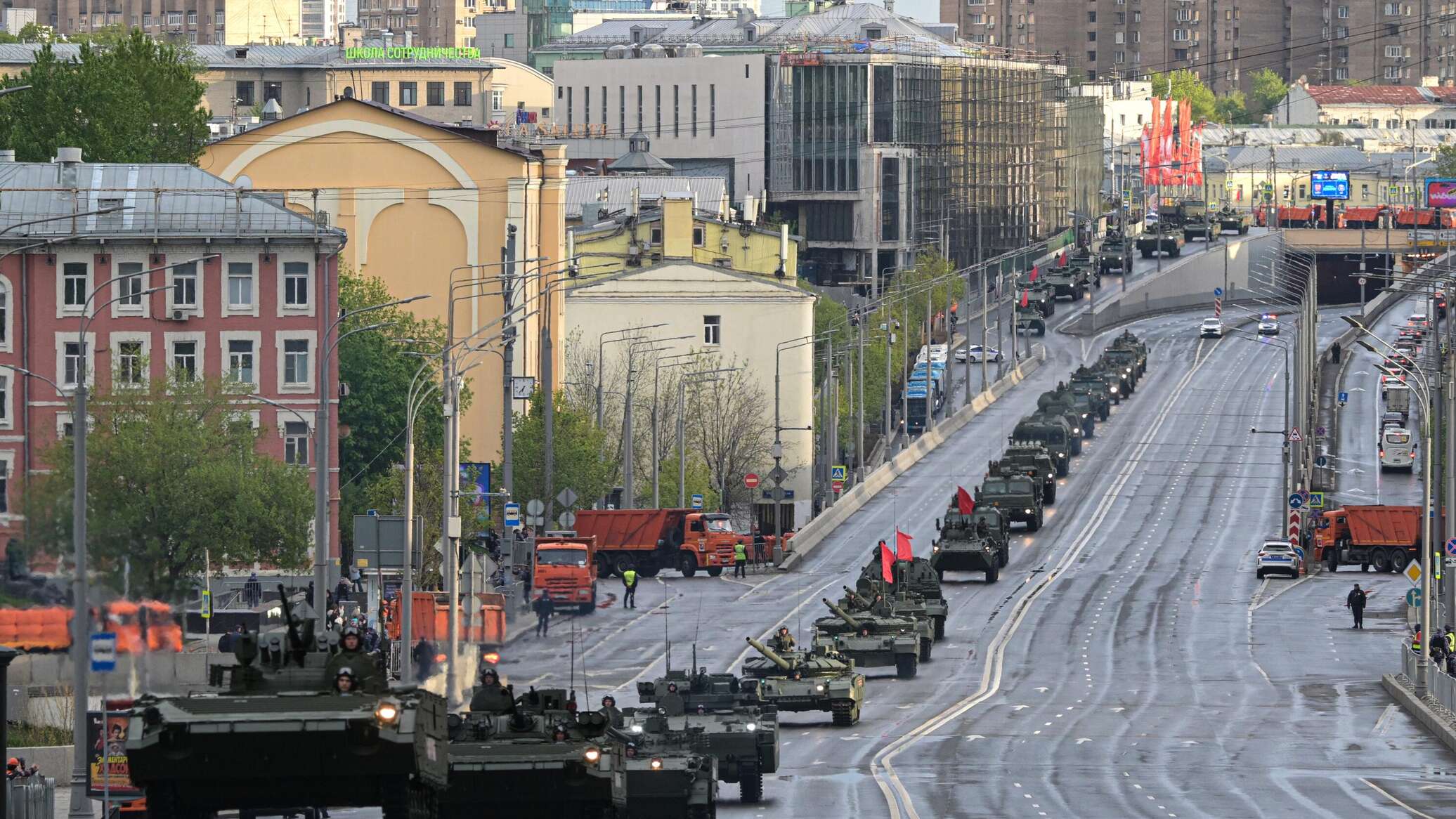 إعلام: ترامب انبهر بقوة الجيش الروسي بعد عرض "يوم النصر"