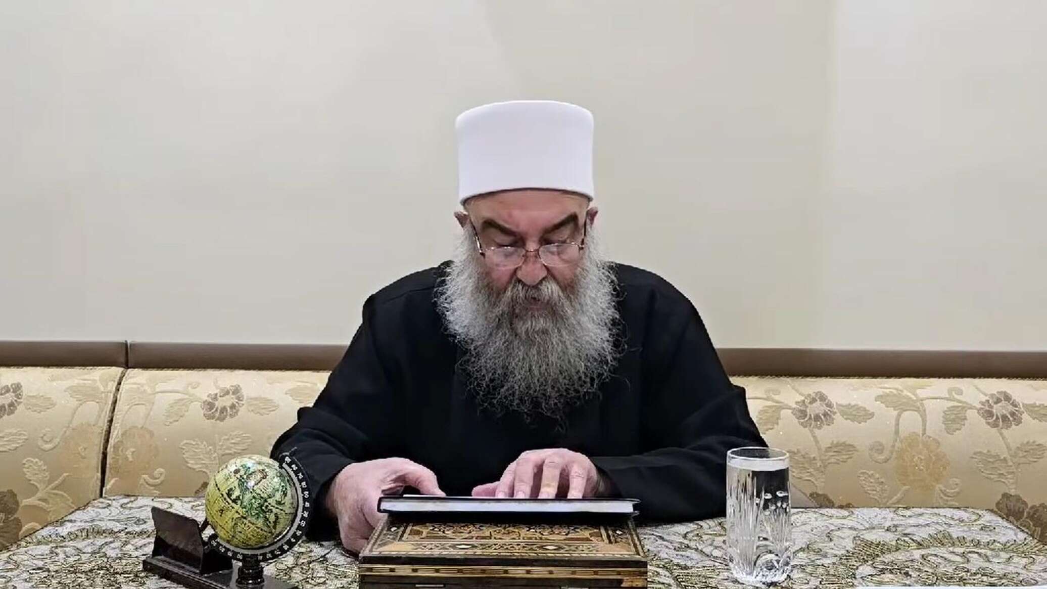 شيخ طائفة الموحدين الدروز في سوريا يطالب بتدخل دولي عاجل "لوقف الجرائم"