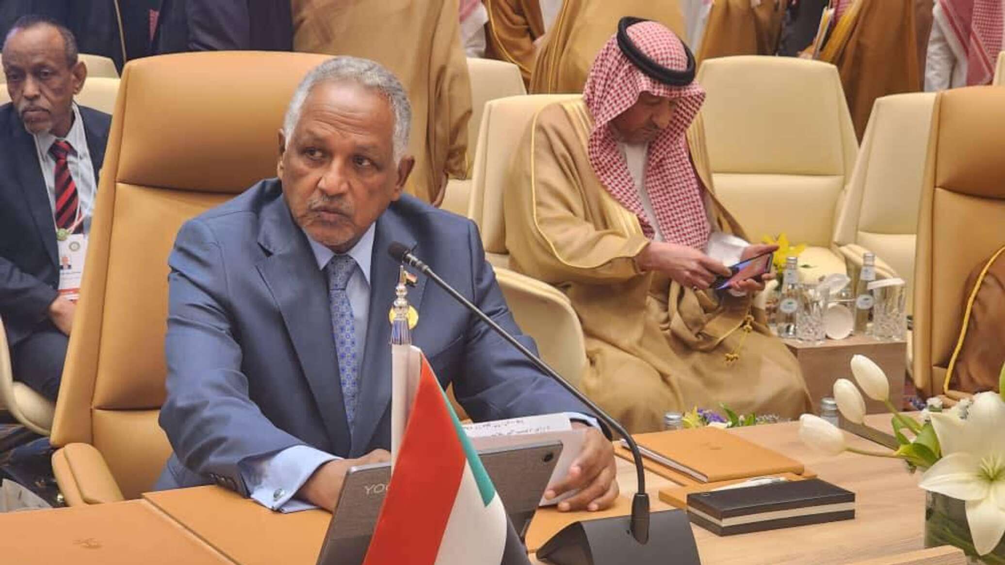 من هو دفع الله الحاج علي عثمان رئيس الوزراء السوداني الجديد؟