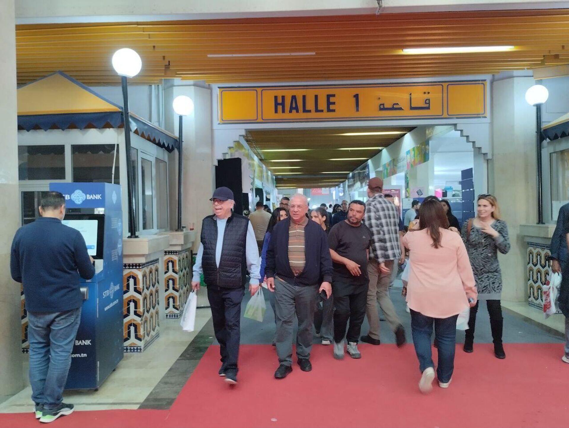 إقبال واسع على معرض تونس الدولي للكتاب في دورته الـ39 إقبال واسع على معرض تونس الدولي للكتاب في دورته الـ39 - سبوتنيك عربي, 1920, 02.05.2025