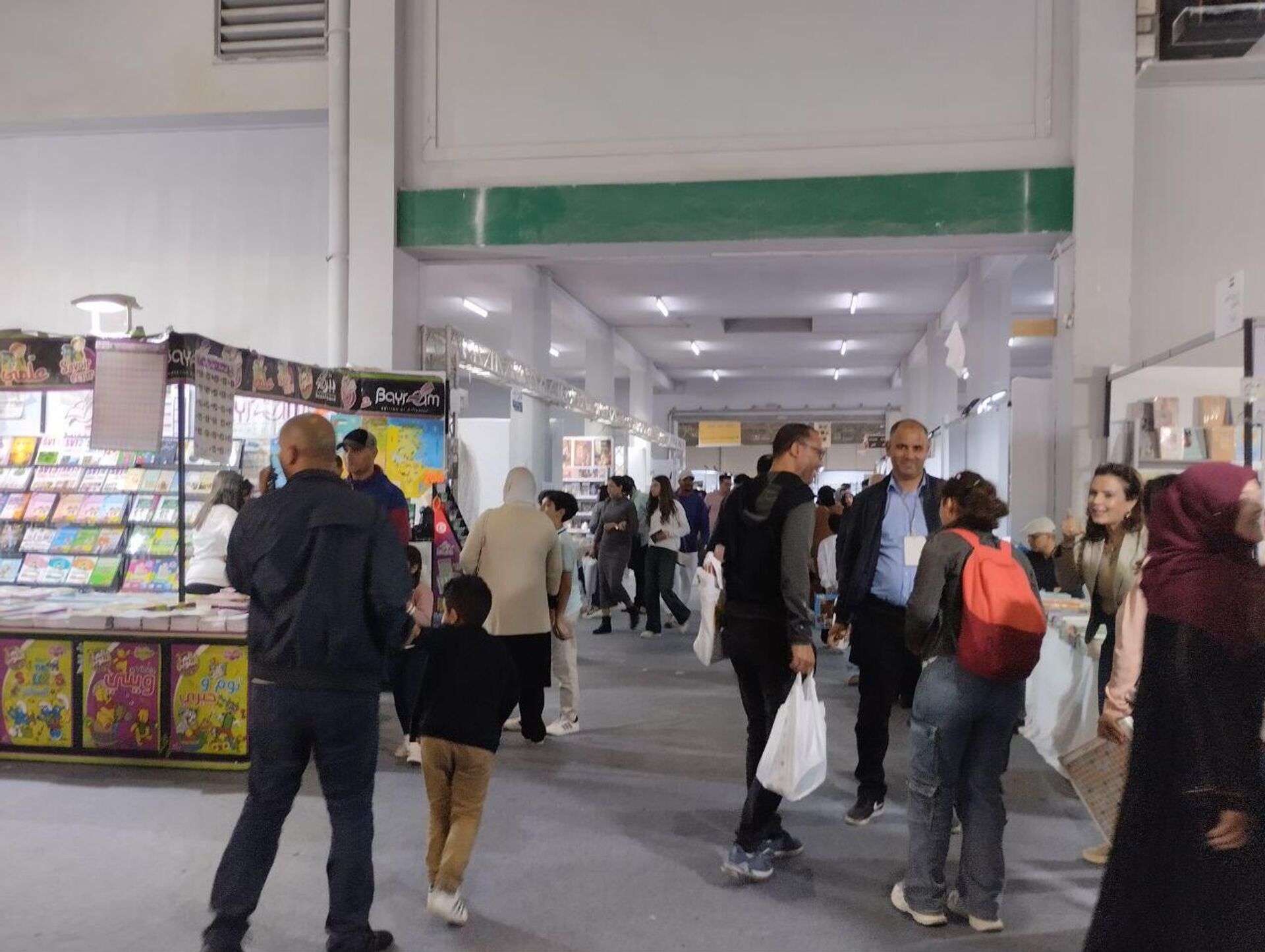 إقبال واسع على معرض تونس الدولي للكتاب في دورته الـ39 إقبال واسع على معرض تونس الدولي للكتاب في دورته الـ39 - سبوتنيك عربي, 1920, 02.05.2025