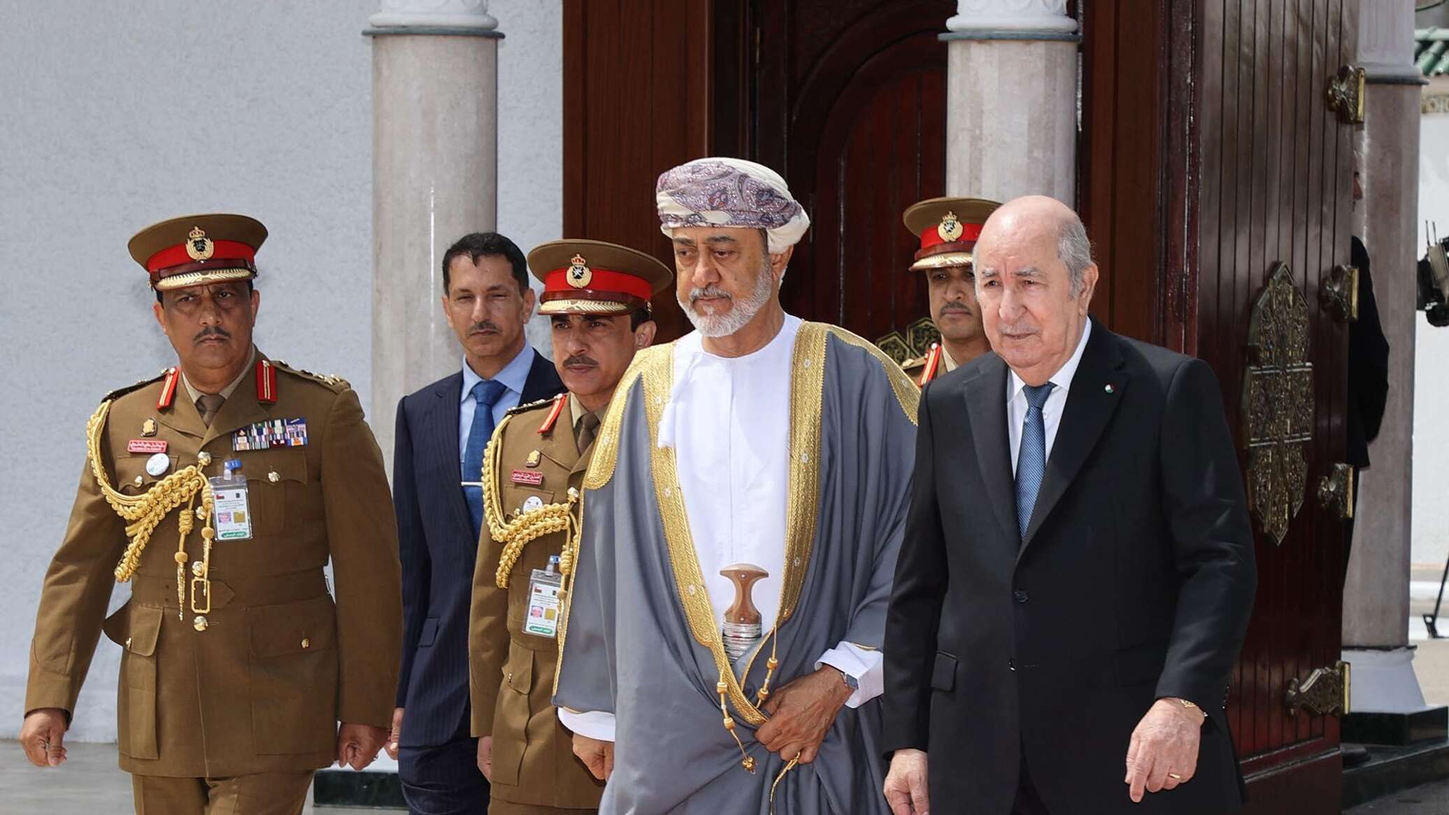 11 اتفاقية مهمة بين الجزائر وسلطنة عمان خلال زيارة هيثم بن طارق التاريخية