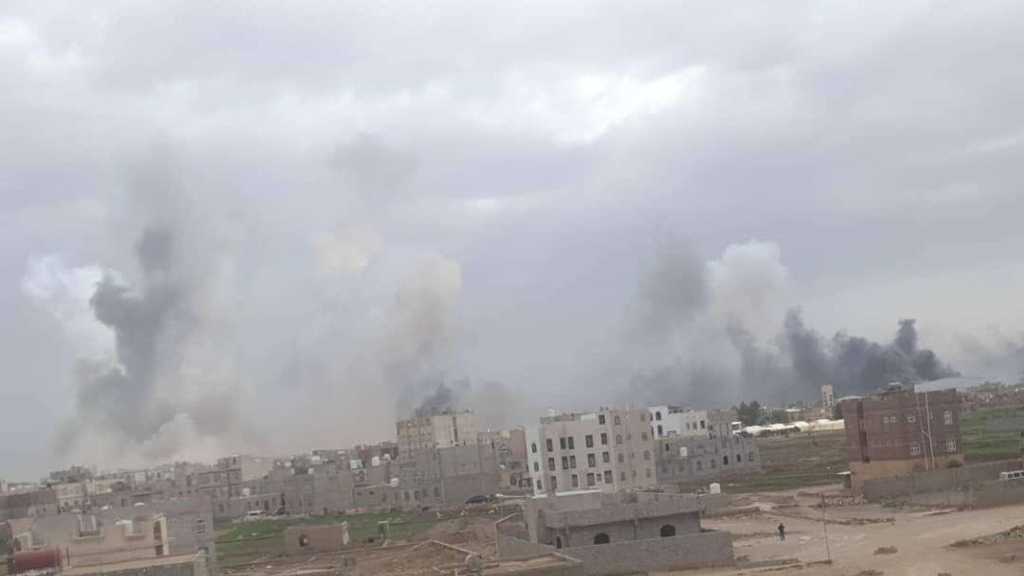 الجيش الإسرائيلي يعلن إخراج مطار صنعاء الدولي عن الخدمة بشكل كامل بعد ضربات جوية مكثفة