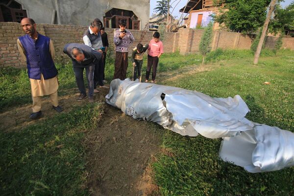 صورة لحطام طائرة في منطقة وويان في بامبور، بعد غارة هندية على باكستان. صورة لحطام طائرة في منطقة وويان في بامبور، بعد غارة هندية على باكستان. - سبوتنيك عربي