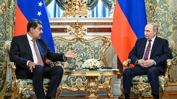  الرئيس الروسي فلاديمير بوتين يستقبل والرئيس الفنزويلي  نيكولاس مادورو - سبوتنيك عربي