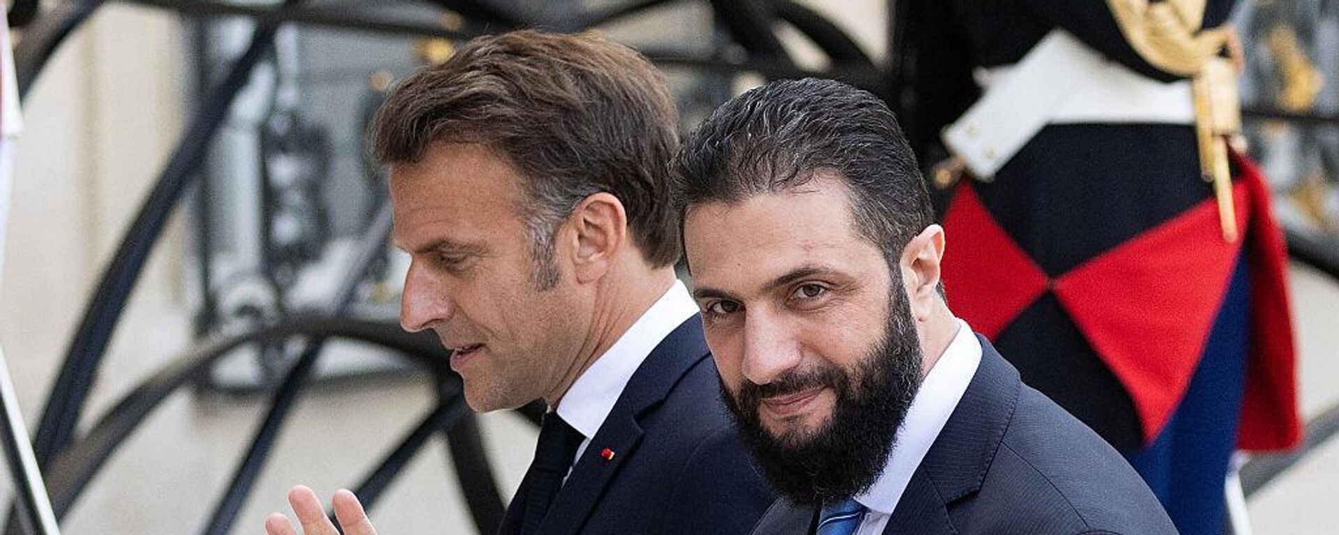 الرئيس الفرنسي إيمانويل ماكرون يستقبل الرئيس السوري للمرحلة الانتقالية أحمد الشرع في قصر الإليزيه - سبوتنيك عربي, 1920, 08.05.2025