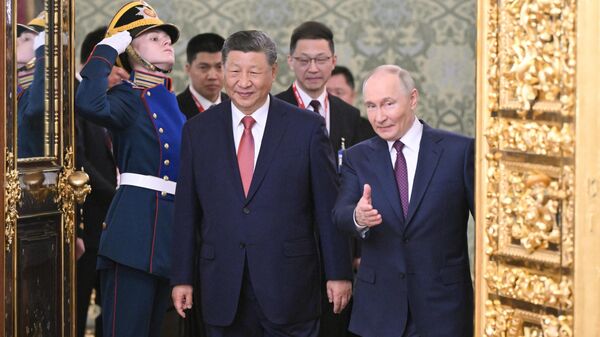 الرئيس الروسي فلاديمير بوتين، يستقبل نظيره الصيني شي جين بينغ في الكرملين  - سبوتنيك عربي